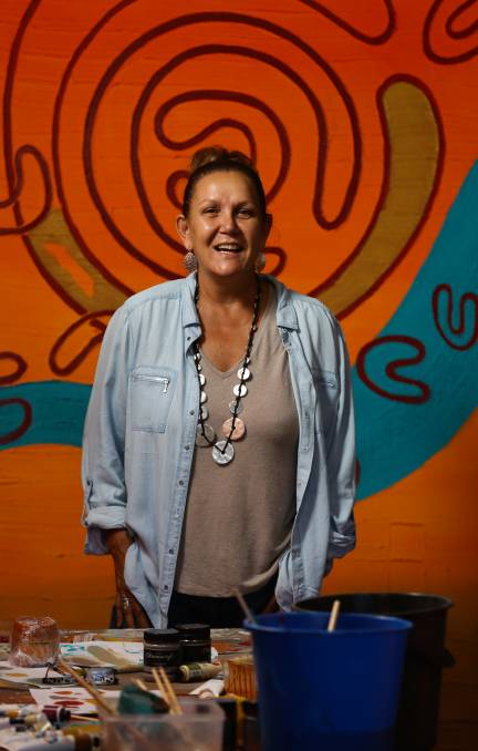 Aboriginal artist finds commercial success with artistic flair - Saretta Art & Design